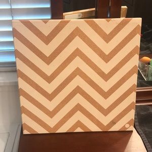 Zigzag cork board